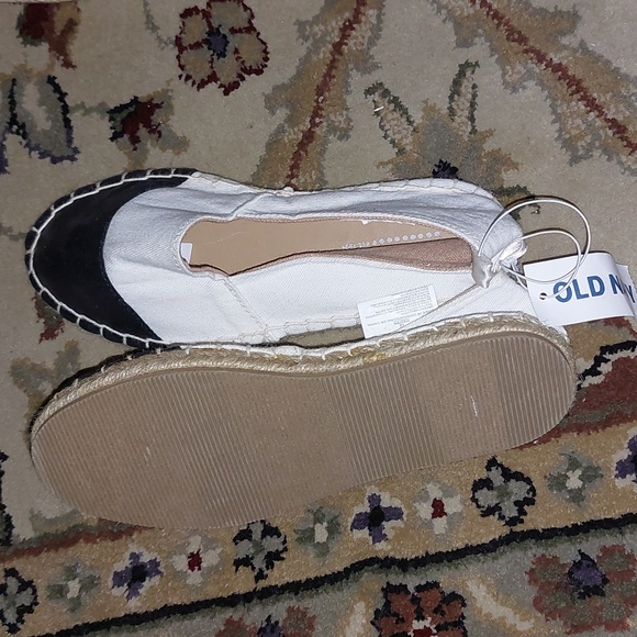 Old navy Cotton/leather Slip on kids,girls - Picture 2 of 2
